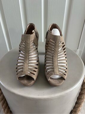 Paul Green | Tasha Tan Nubuck Heels| US Sz 8 (UK 6) | Very Good Condition